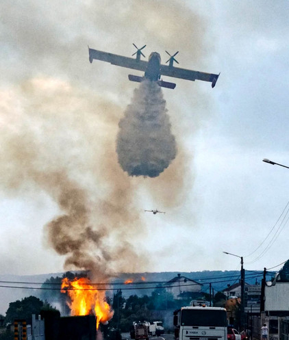 Löschflugzeug in Nordwestspanien Löschflugzeuge im Dauereinsatz