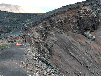 Krater Catalina auf Lanzarote Guide Sandra am Krater Catalina