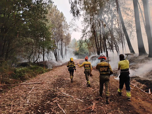 Feuerwehreinsatz im Sommer 2025 in Spanien Feuer in Nordwestspanien